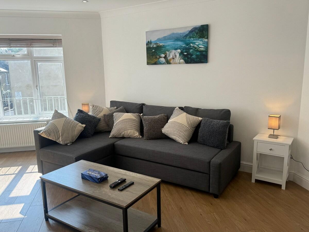 Hounslow Stay: 2 bed, parking1